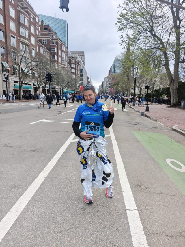 Rocío Jorge suma 42K de prestigio en el Maratón de Boston para Kilómetros por Sonrisas