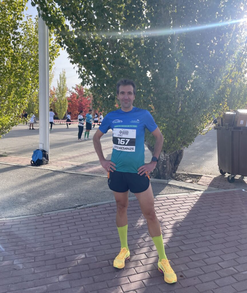 Óscar Casado celebra los 25 años de AESAN con un undécimo puesto y 5 Kilómetros por Sonrisas