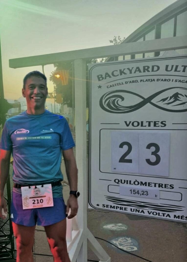 Marco Bernal lleva Kilómetros por Sonrisas al límite con 154,23 kilómetros en la Backyard Ultra Platja d’Aro